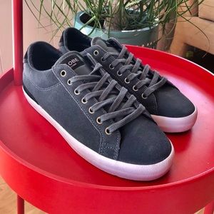 BRAND NEW GLOBE SUEDE SNEAKERS